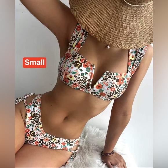 Two-Piece Multicolor Swimsuit - Picture 5 of 5